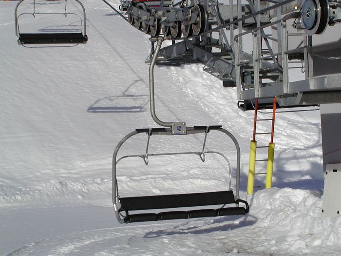2004 Fixed-grip chairlifts - base station Colibri