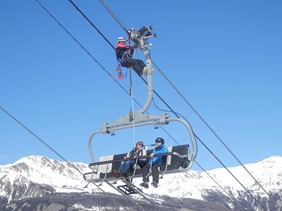 Évacuation verticale d'un fauteuil-ski